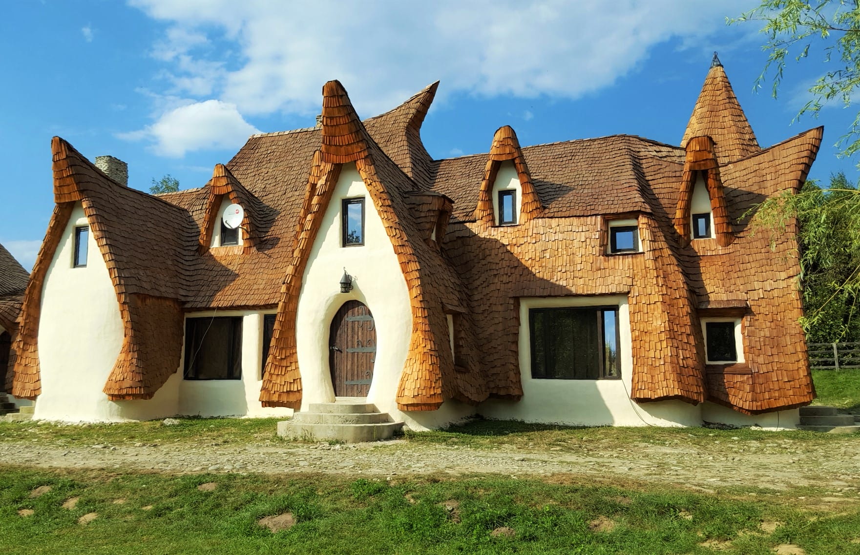 cazare castelul de lut valea zanelor porumbacu sibiu