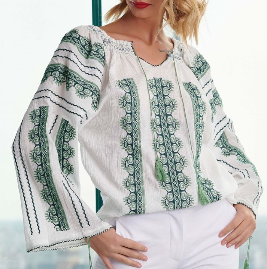 bluze tip ie cu broderie verde