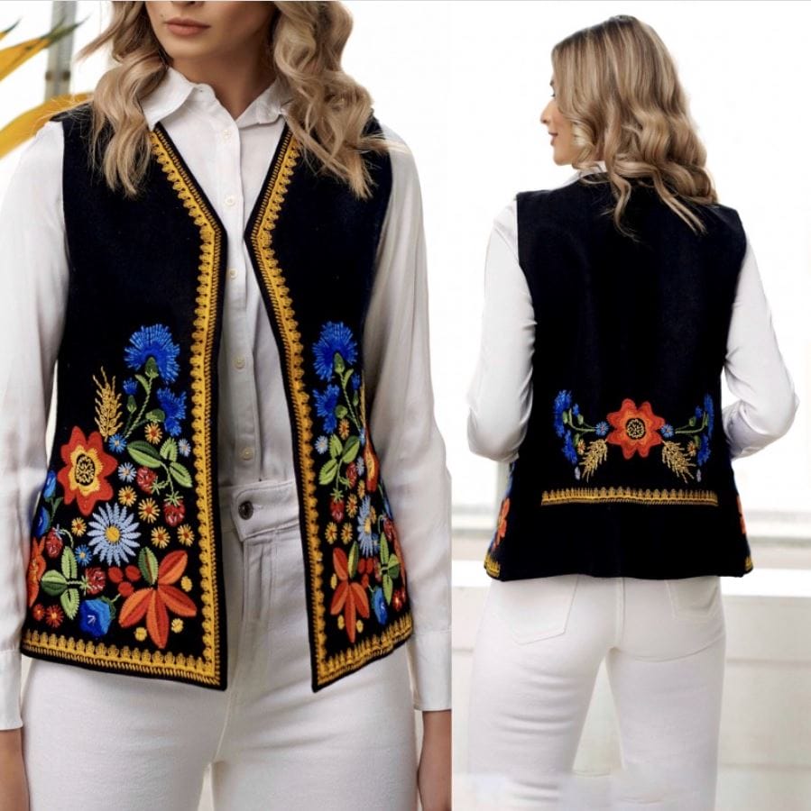 vesta traditionala dama eleganta