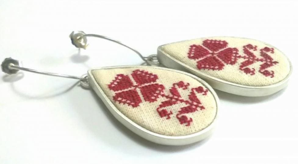 cadouri traditionale romanesti pentru straini doamne
